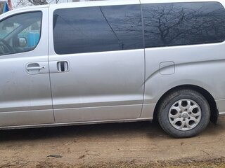 2010 Hyundai H-1 5-speed II, серебристый, 1600000 рублей, вид 3
