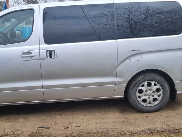 2010 Hyundai H-1 5-speed II, серебристый, 1600000 рублей - вид 2