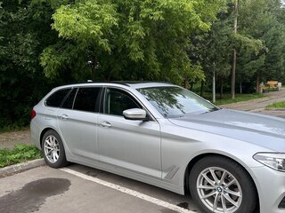 2019 BMW 5 серии 520d VII (G30/G31/G38), серебристый, 3200000 рублей, вид 4