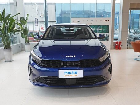 2026 Kia K3 II (China Market) Рестайлинг, синий, 2200000 рублей, вид 3