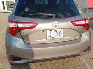 2019 Toyota Vitz III (XP130) Рестайлинг, серебристый, 1200000 рублей, вид 3