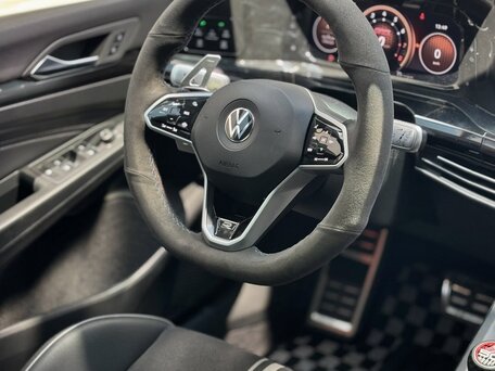 2023 Volkswagen Golf VIII, серый, 1950000 рублей, вид 5
