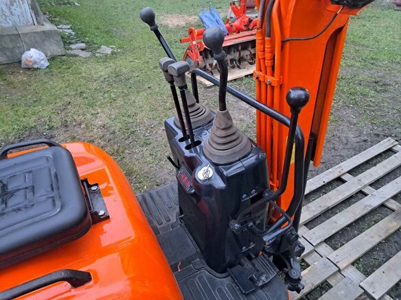 2018 Hitachi Гусеничные, оранжевый, 1249000 рублей - вид 12