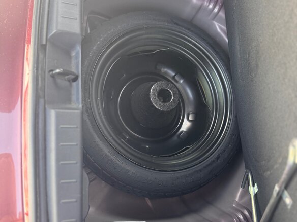 2010 Toyota Vitz II (XP90), красный, 845000 рублей - вид 17