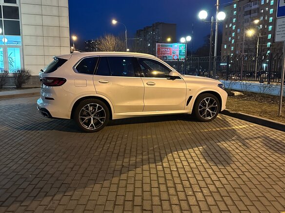 2020 BMW X5 40i IV (G05/G18), белый, 6500000 рублей - вид 8