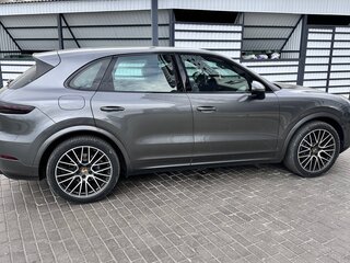 2019 Porsche Cayenne III, серый, 6500000 рублей, вид 3