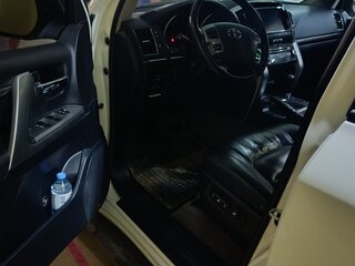 2012 Toyota Land Cruiser 200 Series Рестайлинг 1, белый, 3700000 рублей, вид 3