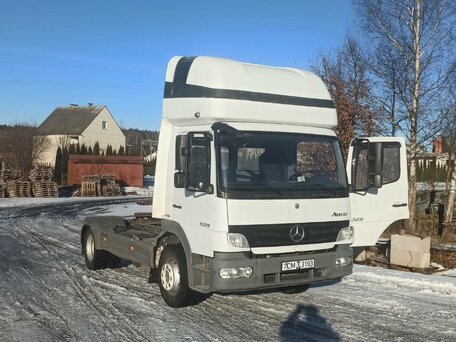 2009 Mercedes-Benz Atego, белый, 3820716 рублей, вид 1