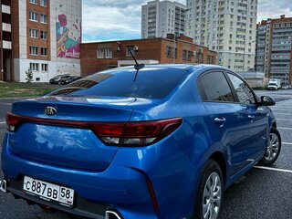 2020 Kia Rio IV Рестайлинг, синий, 1670000 рублей, вид 4