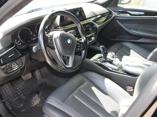 2017 BMW 5 серии 520i VII (G30/G31/G38), чёрный, 2350000 рублей, вид 4