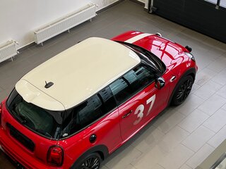 2020 Mini Hatch Cooper S III (F55/F56) Рестайлинг, красный, 3600000 рублей, вид 4