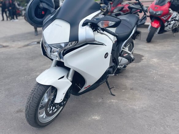 2009 Honda VFR 1200, белый, 1000000 рублей - вид 12