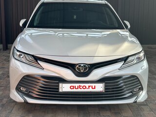 2020 Toyota Camry VIII (XV70), белый, 2999000 рублей, вид 2