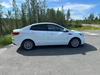 2015 Kia Rio III Рестайлинг, белый, 1500000 рублей, вид 4