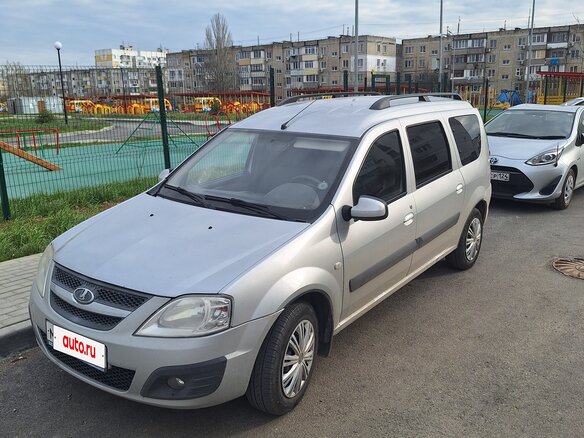 2013 Lada (ВАЗ) Largus I, серебристый, 845000 рублей