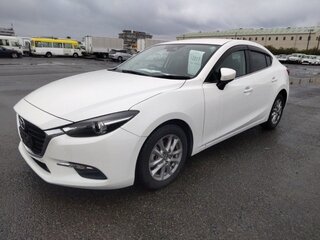 2018 Mazda Axela III Рестайлинг, белый, 1100000 рублей, вид 1