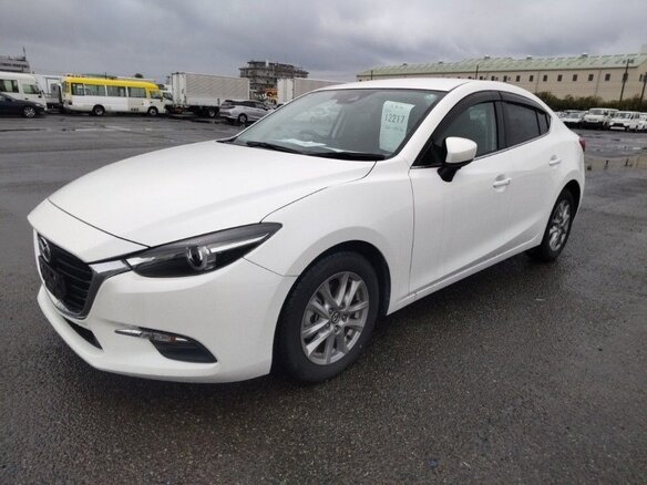 2018 Mazda Axela III Рестайлинг, белый, 1100000 рублей