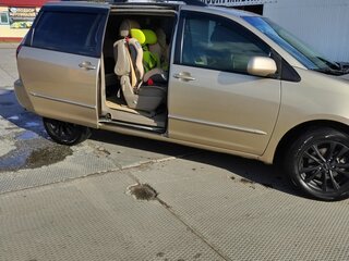 2004 Toyota Sienna II, бежевый, 1350000 рублей, вид 2