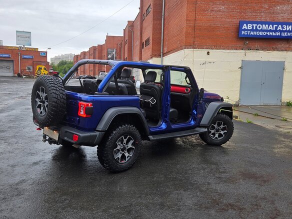 2018 Jeep Wrangler IV (JL), синий, 3499000 рублей - вид 1