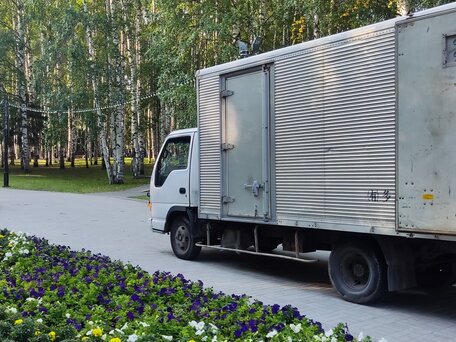 1997 Isuzu Elf (N-series), белый, 700000 рублей, вид 2