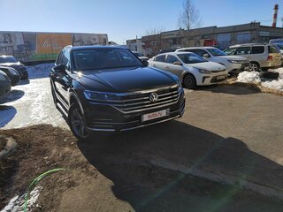 2018 Volkswagen Touareg III, коричневый, 7000000 рублей, вид 1