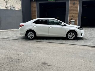 2013 Toyota Corolla XI (E160, E170, E180), белый, 1550000 рублей, вид 2