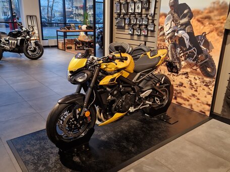 2025 Triumph Street Triple, жёлтый, 1980000 рублей, вид 1
