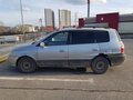 2002 Kia Carens I (RS) Рестайлинг, серебристый, 190000 рублей - вид 4