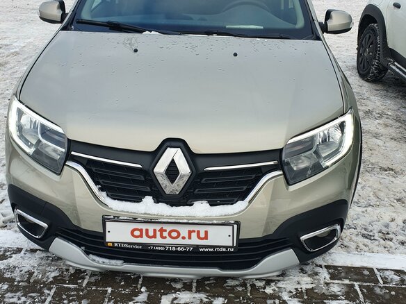2020 Renault Logan Stepway II Рестайлинг, бежевый, 900000 рублей