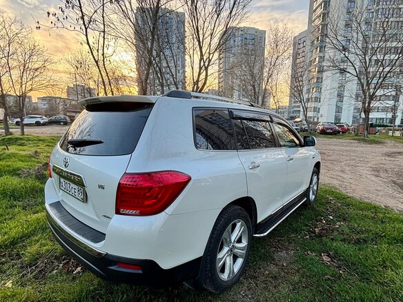 2011 Toyota Highlander II (XU40) Рестайлинг, белый, 2790000 рублей - вид 13