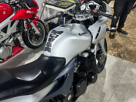 2001 Kawasaki ZR 750 Zephyr, серебристый, 257784 рублей, вид 2