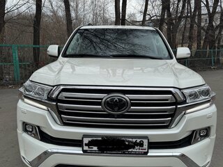 2018 Toyota Land Cruiser 200 Series Рестайлинг 2, белый, 6950000 рублей, вид 3