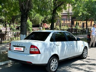 2015 Lada (ВАЗ) Priora I Рестайлинг, белый, 630000 рублей, вид 2