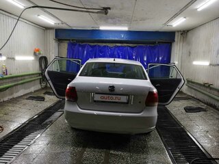 2014 Volkswagen Polo V, белый, 715000 рублей, вид 2