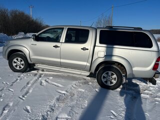 2013 Toyota Hilux VII Рестайлинг, серебристый, 1700000 рублей, вид 4