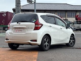 2018 Nissan Note Nismo II Рестайлинг, белый, 643000 рублей, вид 4