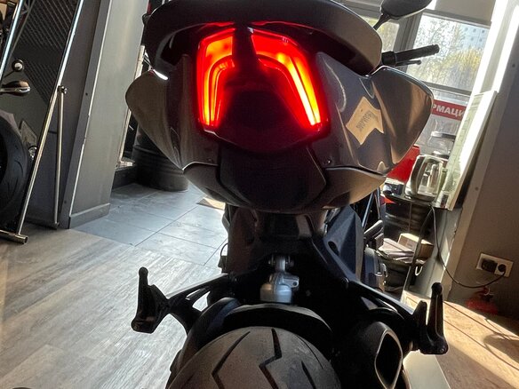 2021 MV Agusta Brutale 800, серый, 1790000 рублей - вид 10