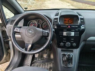2011 Opel Zafira B Рестайлинг, бежевый, 740000 рублей, вид 5