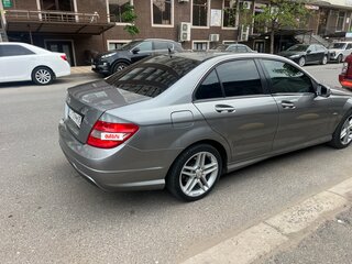 2010 Mercedes-Benz C-Класс 180 BlueEFFICIENCY III (W204), серый, 1000000 рублей, вид 2