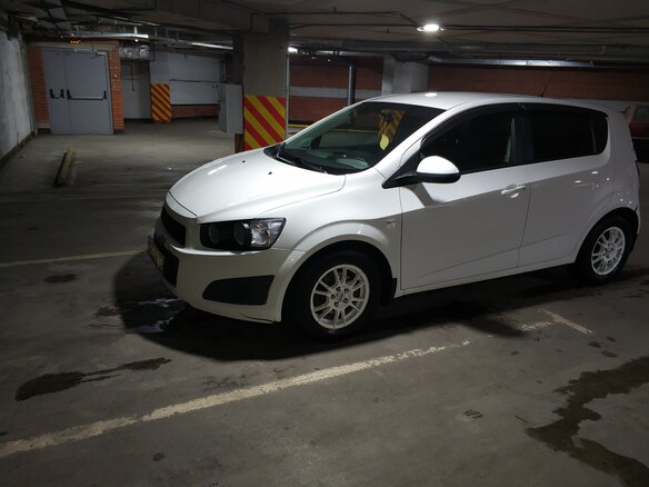 2012 Chevrolet Aveo II, белый, 510000 рублей