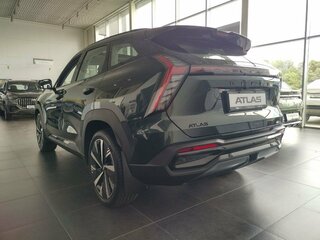 2026 Geely Atlas II, зелёный, 4229990 рублей, вид 5