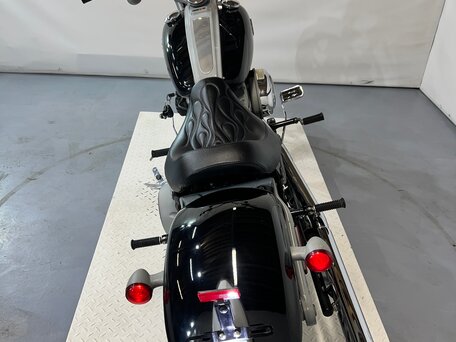 2008 Harley-Davidson Rocker C, чёрный, 790000 рублей, вид 4