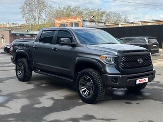 2020 Toyota Tundra CrewMax II Рестайлинг, серый, 6450000 рублей, вид 4