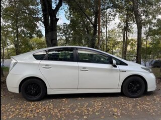 2013 Toyota Prius III Рестайлинг (XW30), белый, 1200000 рублей, вид 3