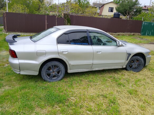 2002 Mitsubishi Galant VIII Рестайлинг, серебристый, 210000 рублей - вид 1