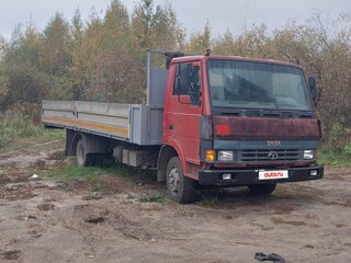 2010 TATA 613, красный, 800000 рублей, вид 2