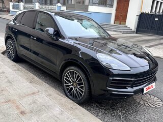 2019 Porsche Cayenne III, чёрный, 5000000 рублей, вид 1
