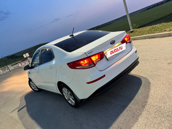 2016 Kia Rio III Рестайлинг, белый, 1150000 рублей - вид 7