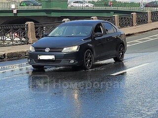2013 Volkswagen Jetta VI, чёрный, 500000 рублей, вид 3