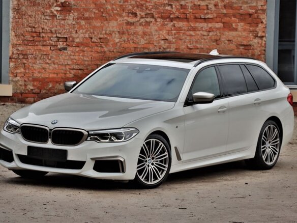 2019 BMW 5 серии M550d xDrive VII (G30/G31/G38), белый, 4600000 рублей